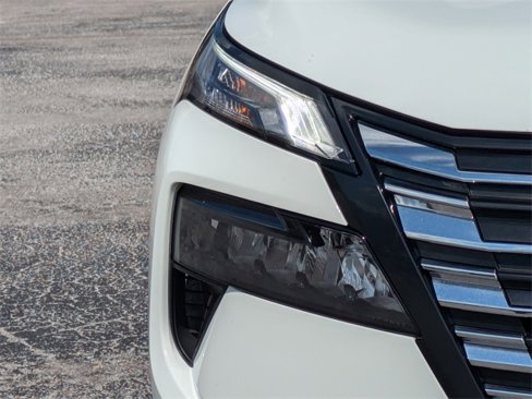 Used 2024 Nissan Rogue S image 12