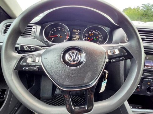 Used 2016 Volkswagen Jetta S image 11