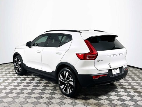 Used 2025 Volvo XC40 B5 Plus w/ Climate Package image 5
