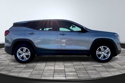 Used 2024 GMC Terrain SLE image 16