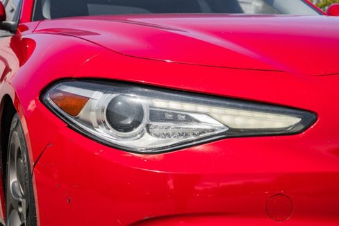 Used 2018 Alfa Romeo Giulia image 14