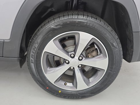 Used 2020 Jeep Cherokee Limited image 32