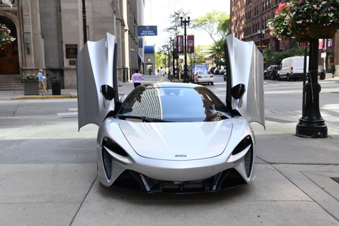 Used 2023 McLaren Artura image 2