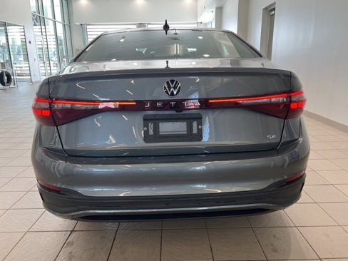 Used 2025 Volkswagen Jetta SE image 6