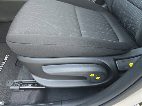 New 2025 Hyundai Venue SE image 28