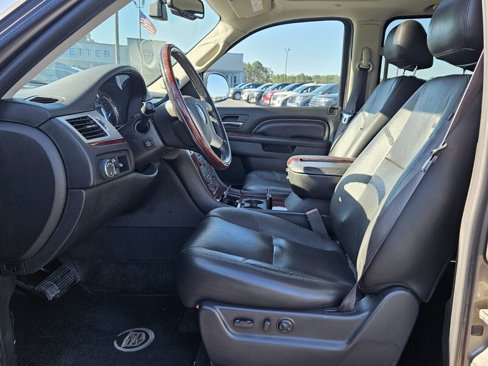 Used 2014 Cadillac Escalade ESV Premium image 5
