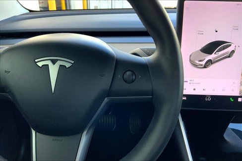 Used 2020 Tesla Model 3 Standard Range image 18