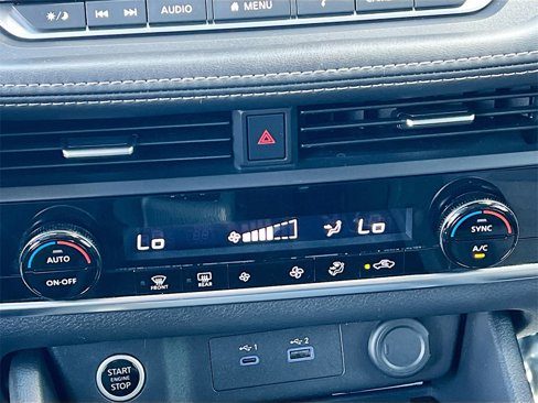 Used 2023 Nissan Rogue SV image 15