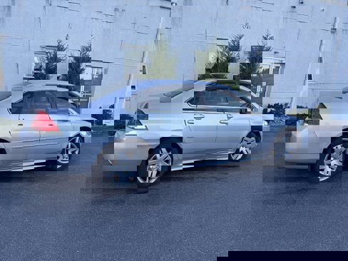 Used 2013 Chevrolet Impala LT w/ LT Sunroof Package image 4