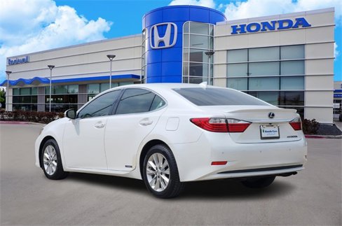 Used 2015 Lexus ES 300h w/ Navigation System Package image 4
