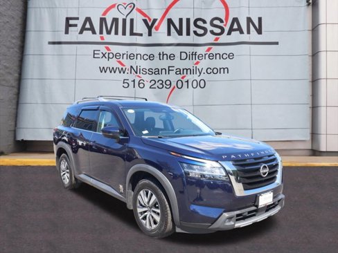 Certified 2022 Nissan Pathfinder SL image 1