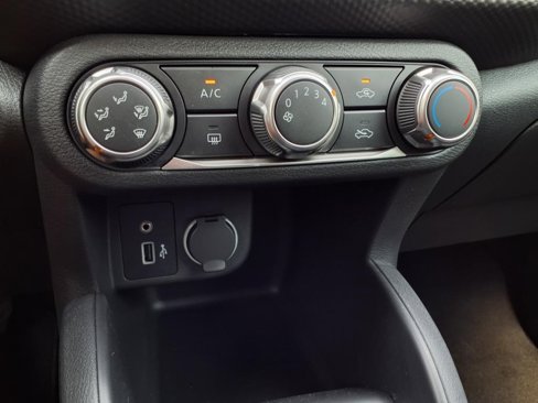 New 2025 Nissan Kicks Play S image 6