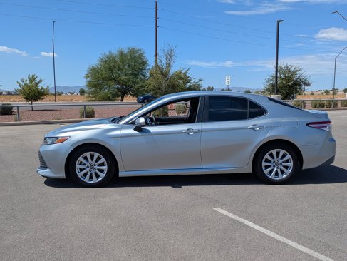 Used 2018 Toyota Camry LE image 2