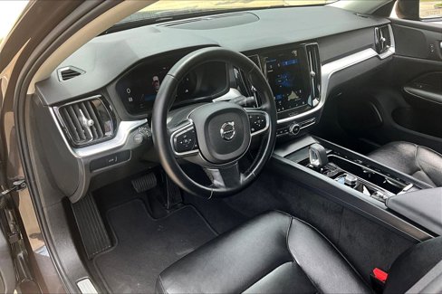 Certified 2025 Volvo S60 B5 Core image 17
