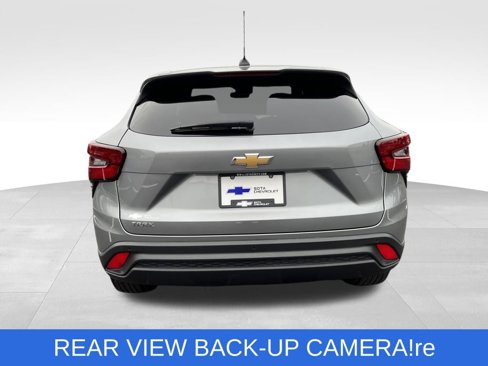 Used 2024 Chevrolet Trax LS w/ LS Convenience Package image 5