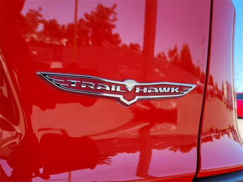 Used 2019 Jeep Cherokee Trailhawk w/ Cold Weather Group image 13
