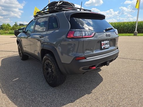 Used 2019 Jeep Cherokee Trailhawk w/ Cold Weather Group image 9