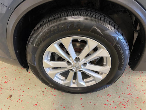 Used 2015 Nissan Rogue SV w/ SV Moonroof Package image 24