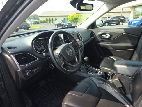 Used 2019 Jeep Cherokee Latitude Plus w/ Comfort/Convenience Group image 15