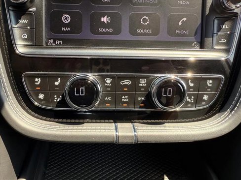 Used 2018 Bentley Bentayga image 25