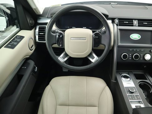 Used 2020 Land Rover Discovery Landmark image 10