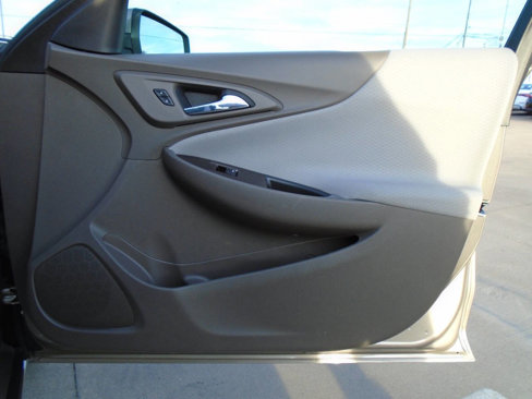 Used 2022 Chevrolet Malibu LT image 30