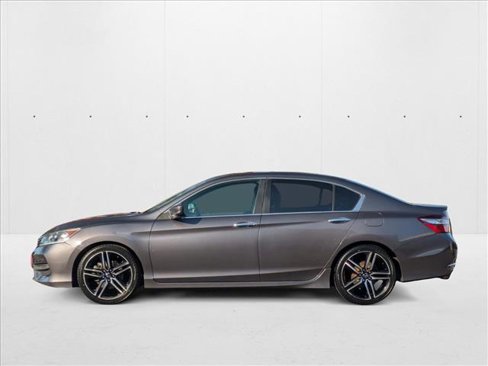 Used 2017 Honda Accord Sport image 9