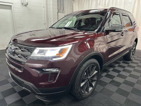 Used 2018 Ford Explorer XLT w/ Equipment Group 202A image 4