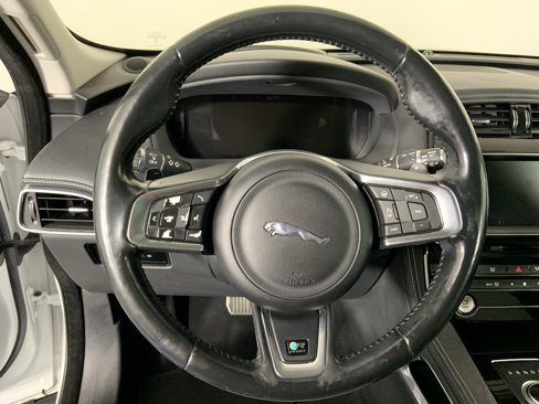 Used 2017 Jaguar F-PACE R-Sport image 10
