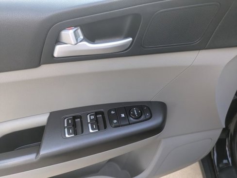 Used 2020 Kia Sportage LX image 11