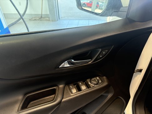 Used 2018 Chevrolet Equinox LT image 8
