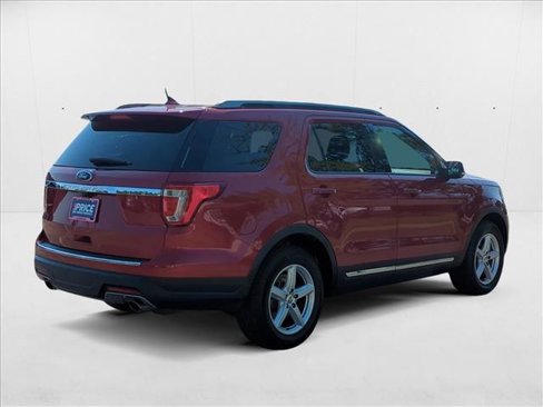 Used 2018 Ford Explorer XLT w/ Equipment Group 201A image 6