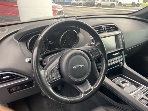 Used 2018 Jaguar F-PACE Premium image 4