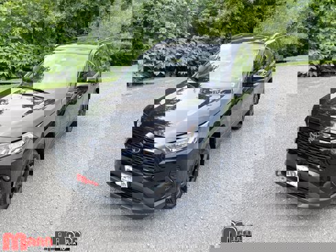 Used 2021 Toyota RAV4 XLE image 1