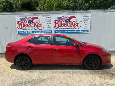 Used 2018 Toyota Corolla LE image 2
