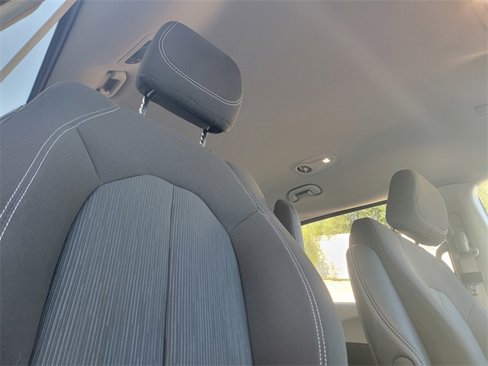 Used 2022 Chrysler Voyager LX image 20