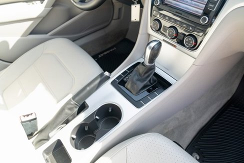 Used 2013 Volkswagen Passat TDI SE image 40