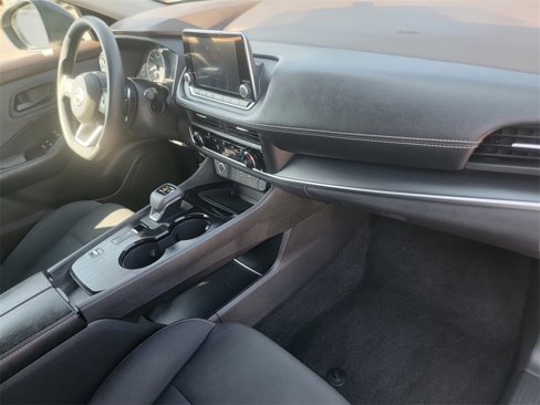 Used 2023 Nissan Rogue S image 22