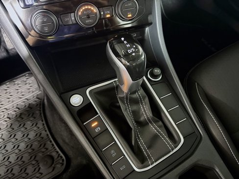 Certified 2024 Volkswagen Jetta SE image 18