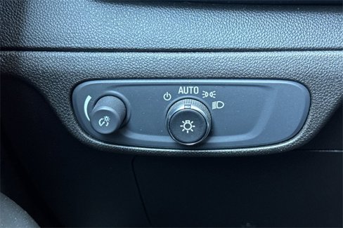 Used 2022 Chevrolet Bolt EUV Premier w/ Sun & Sound Package image 40