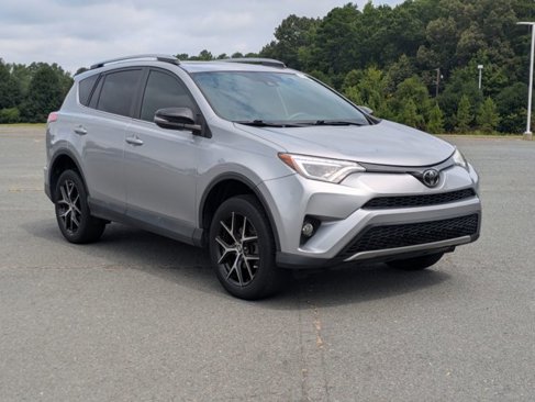 Used 2018 Toyota RAV4 SE image 2