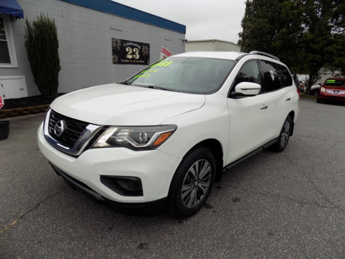 Used 2017 Nissan Pathfinder S image 2