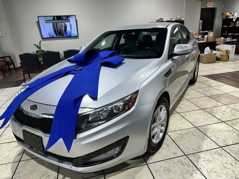 Used 2012 Kia Optima LX w/ Convenience Pkg image 2
