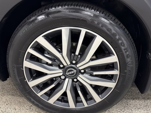 Used 2023 Nissan Kicks SV image 2