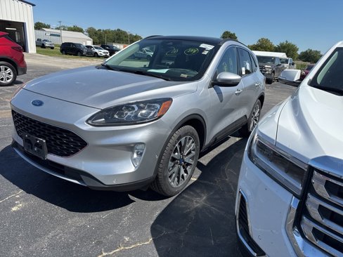 Used 2020 Ford Escape Titanium image 3
