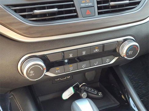 Used 2023 Nissan Altima 2.5 SV image 14