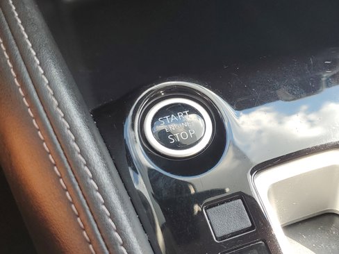 Certified 2020 Nissan Kicks SV image 29