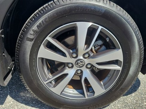 Used 2016 Toyota RAV4 XLE image 17
