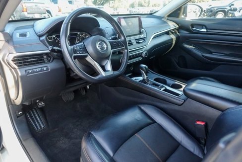 Used 2022 Nissan Altima 2.5 SR w/ Midnight Edition Package image 12