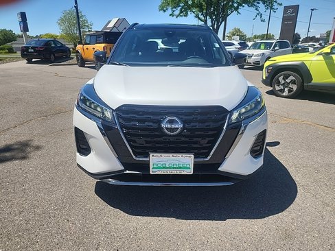 New 2024 Nissan Kicks SR image 2